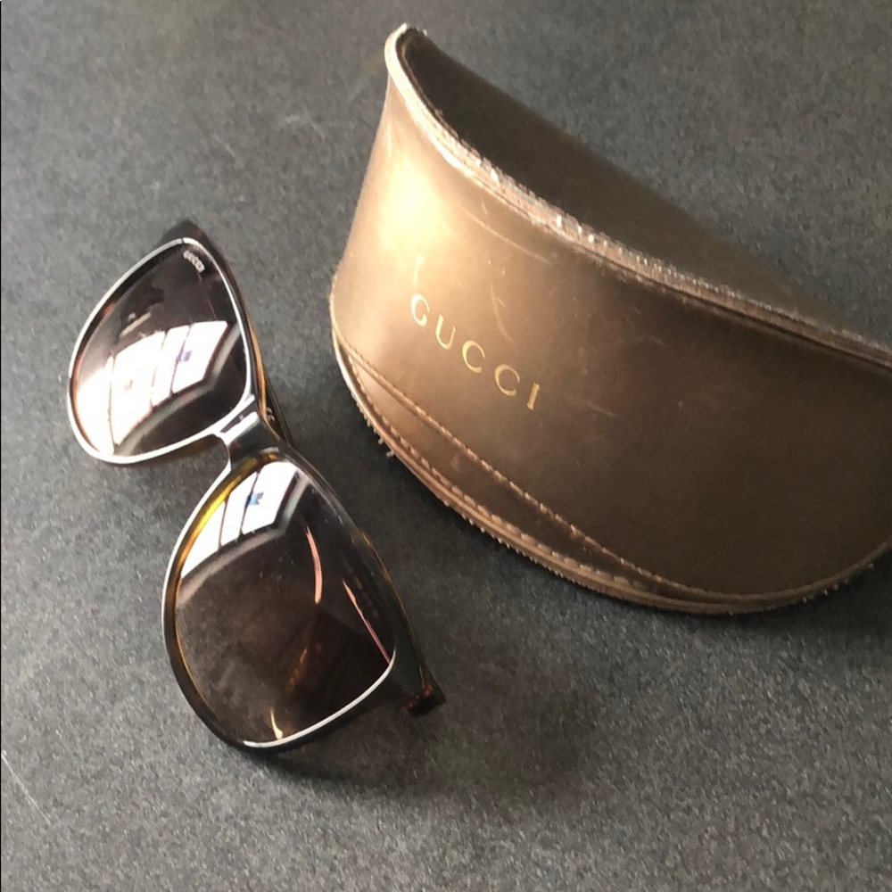 Women’s Gucci sunglasses